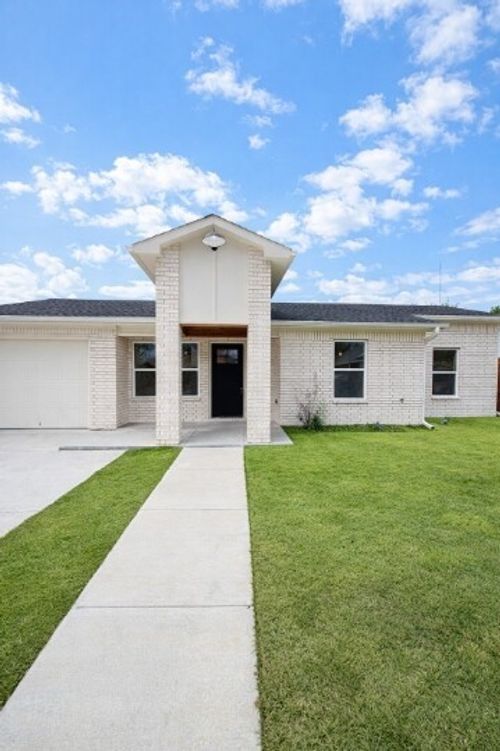 2506 Bliss St, Greenville, TX, 75402-3900 | Card Image