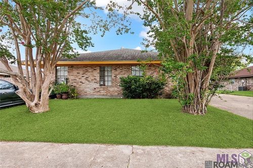 325-323-325 Meadows Dr, Destrehan, LA, 70047-3503 | Card Image