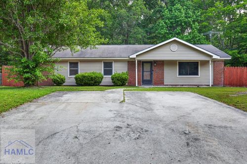 720 Thornwood Way, Hinesville, GA, 31313-3406 | Card Image