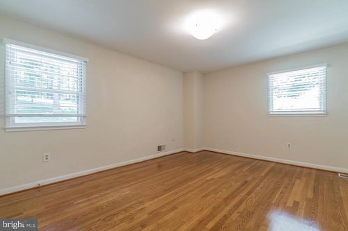 6807 Winter Ln, ANNANDALE, VA, 22003-6159 | Card Image