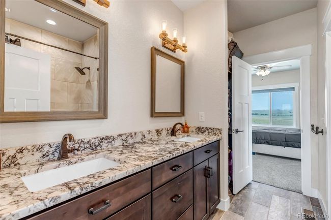 Main Level Jack and Jill | Image 17