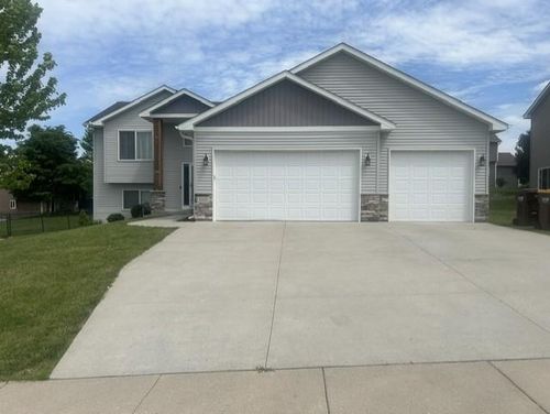 1107 Tikalsky St Se, New Prague, MN, 56071-4806 | Card Image