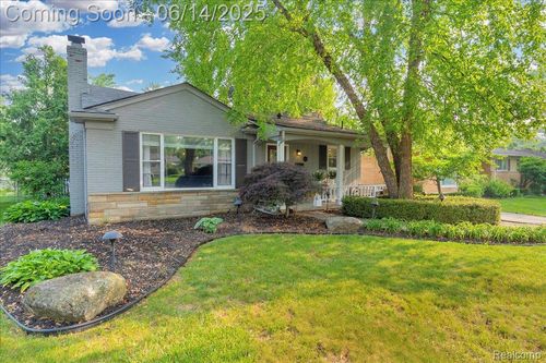 16141 Reedmere Ave, Beverly Hills, MI, 48025-5552 | Card Image