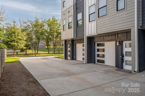 2011 Hamorton Pl, Charlotte, NC, 28205-3529 | Card Image