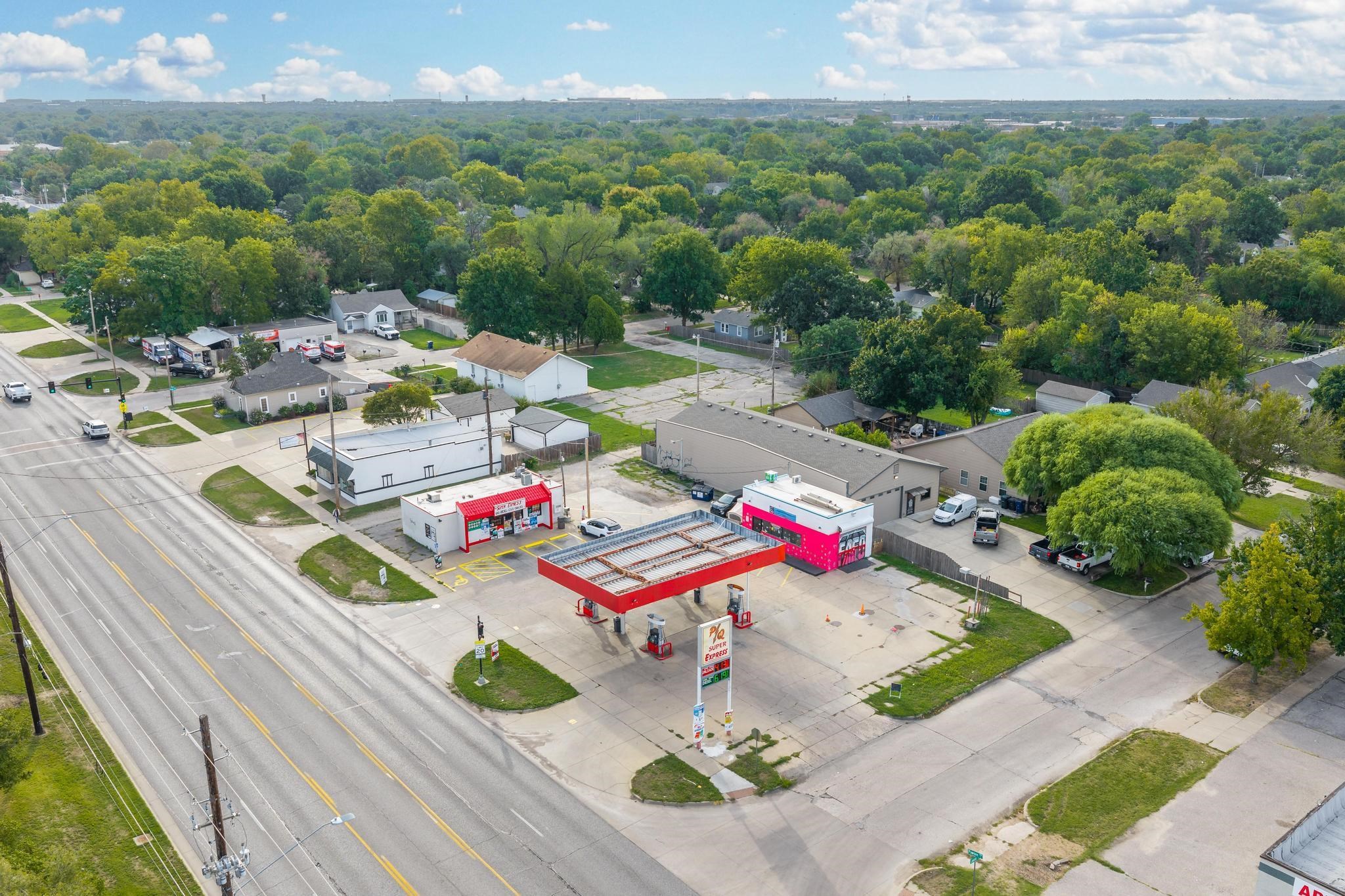 1203 E Pawnee St, Wichita, KS 67211
