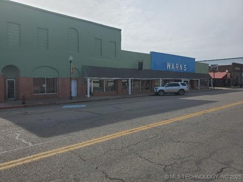 507 W Broadway St, Okemah, OK, 74859-2403 | Card Image