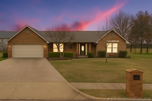 174 Parkhill Pl, Bartlesville, OK, 74006-9113 | Card Image