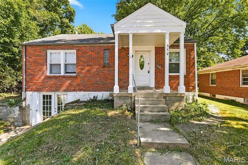 350 N New Florissant Road, St Louis, MO, 63031 | Card Image