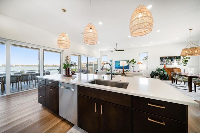 6976 S Shore Dr S, House other with 4 bedrooms, 4 bathrooms and null parking in SOUTH PASADENA FL | Image 13
