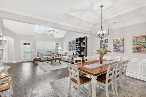 179 Village Cir, Lebanon, TN, 37087-1433 | Card Image