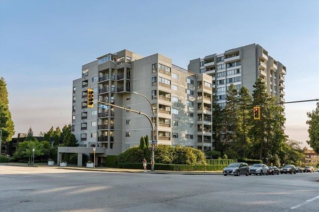 403 - 550 Eighth Street, Condo with 2 bedrooms, 1 bathrooms and 1 parking in New Westminster BC | Image 1