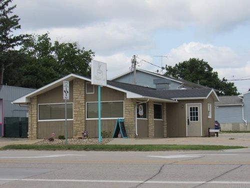 138 S Main St, Monticello, IA, 52310-1731 | Card Image