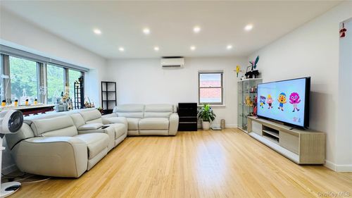 56 231st St, Oakland Gardens, NY, 11364-2012 | Card Image