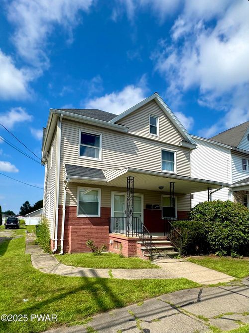 911 Lincoln Ave, BLAKELY, PA, 18447-1008 | Card Image