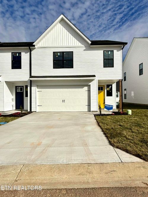 8840 Chapman Trace Way, Knoxville, TN, 37920-2892 | Card Image