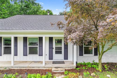 24723 Glenda St, Novi, MI, 48375-2211 | Card Image