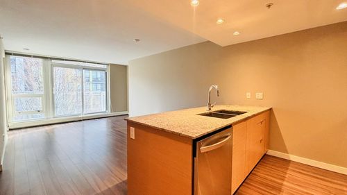 306-135 E 15th St, North Vancouver, BC, V7L2P7 | Card Image