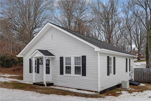 507 W Washington St, Mayodan, NC, 27027-2618 | Card Image