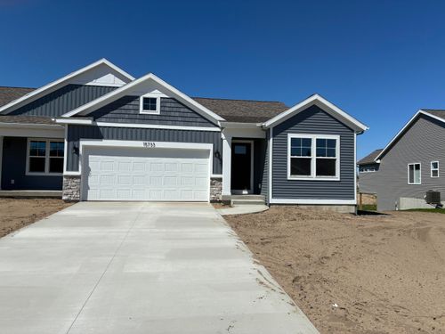 31-15733 Hawley Dr, Grand Haven, MI, 49417-7685 | Card Image