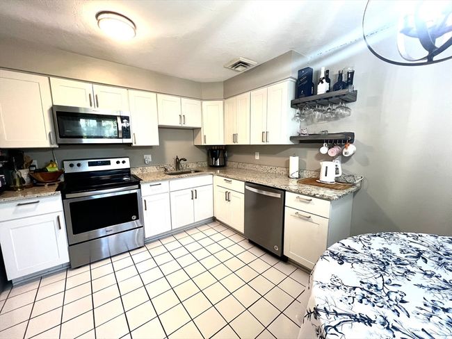 15 - 15 Cobblestone Ln, Condo with 2 bedrooms, 2 bathrooms and 2 parking in Worcester MA | Image 4