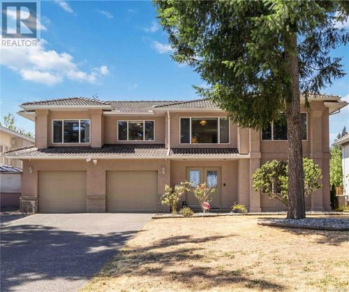6260 Elaine Way, Victoria, BC, V8Z6A1 | Card Image