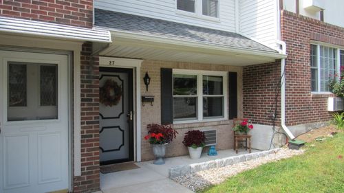 27-27 Surrey Ln, Torrington, CT, 06790-2823 | Card Image