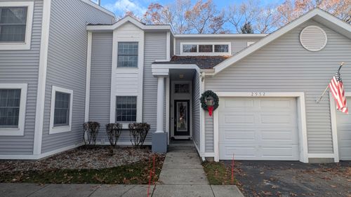 2952 Ridgeview St, Muskegon, MI, 49445-2500 | Card Image