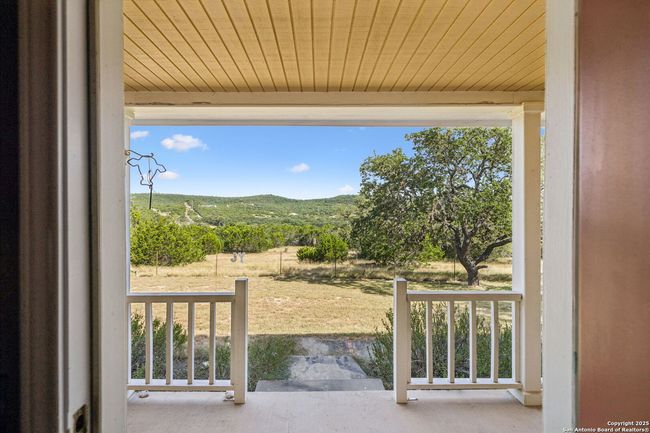 5014 Bump Gate Rd, House other with 3 bedrooms, 2 bathrooms and null parking in Pipe Creek TX | Image 4