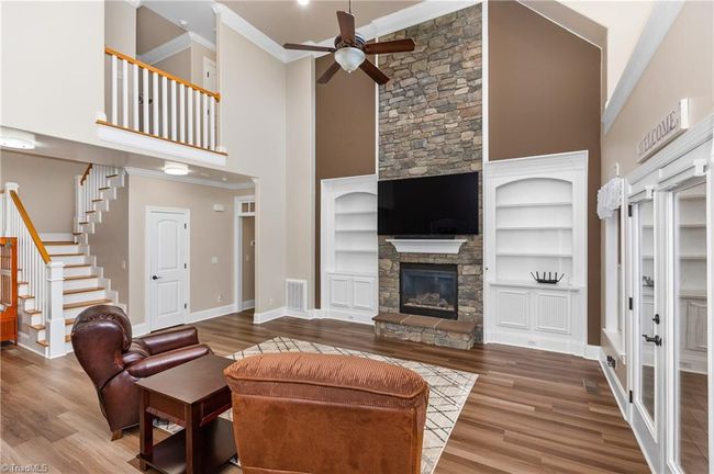 Living Room | Image 8