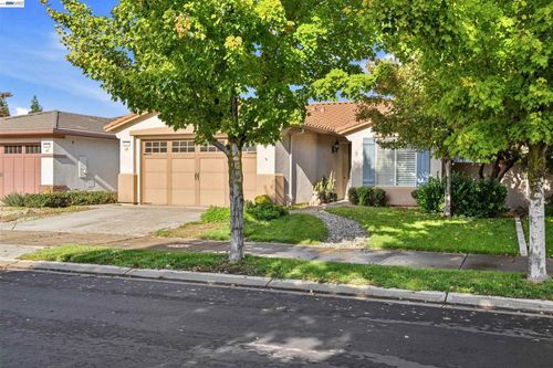 2336 Shadow Berry Dr, Manteca, CA, 95336-5131 | Card Image