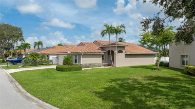 6239 Grand Cypress Cir, House other with 3 bedrooms, 2 bathrooms and null parking in Lake Worth FL | Image 2