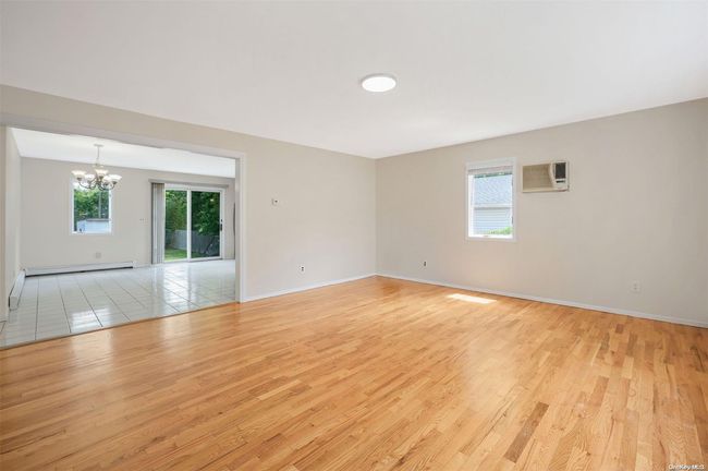 Unit 8 Hardwood Floor | Image 17
