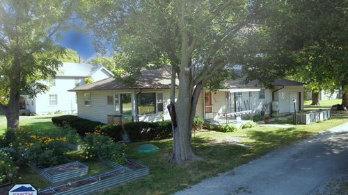 202 N Grant St, Crescent City, IL, 60928-8058 | Card Image