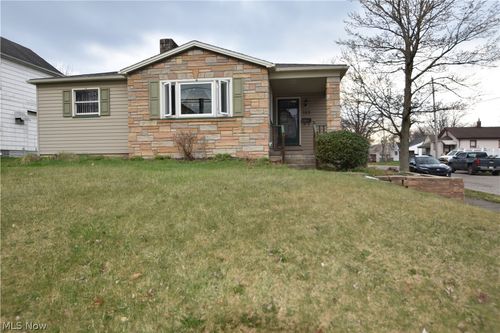 189 Center St, Struthers, OH, 44471-2110 | Card Image