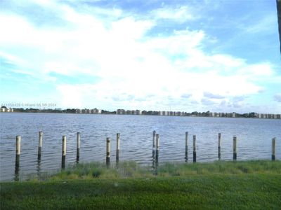 108 - 105 Lake Emerald Dr, Condo with 1 bedrooms, 1 bathrooms and null parking in Oakland Park FL | Image 1