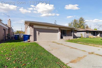 25459 Burg Street, Home with 3 bedrooms, 1 bathrooms and null parking in Warren MI | Image 2