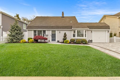 27 Slate Ln, Levittown, NY, 11756-3915 | Card Image