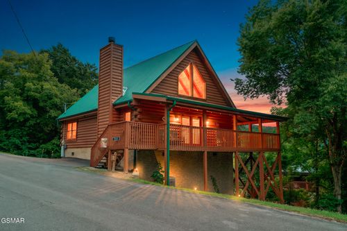 1915 Leatherwood Ln, Sevierville, TN, 37862-7230 | Card Image