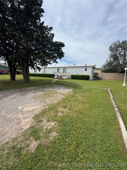 1001 S 9th St, Duncan, OK, 73533-5425 | Card Image