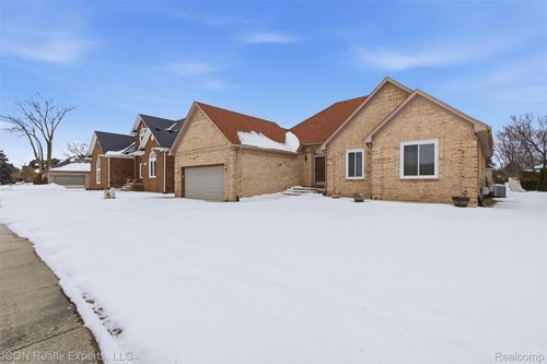 15019 Kelly Ct, Shelby Township, MI, 48315-2845 | Card Image