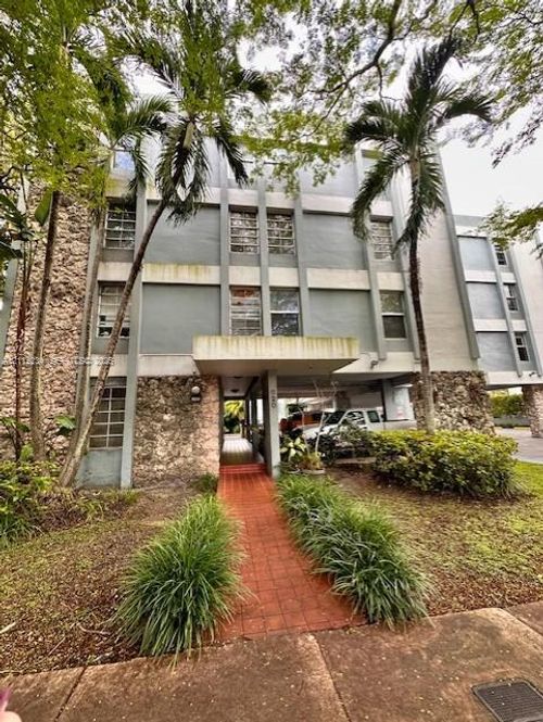 305-820 Salzedo St, Coral Gables, FL, 33134 | Card Image