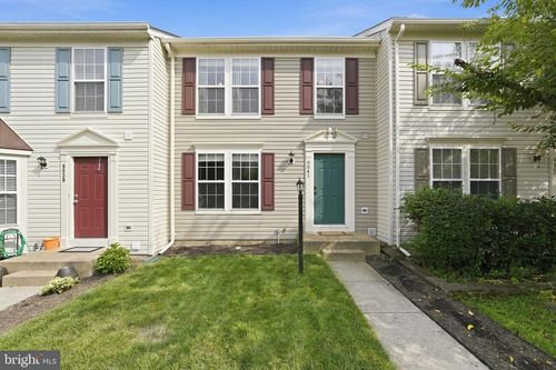 9041 Falcon Glen Ct, BRISTOW, VA, 20136-5736 | Card Image