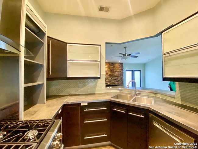 10348 Flatland Trl, House other with 3 bedrooms, 2 bathrooms and null parking in Converse TX | Image 27