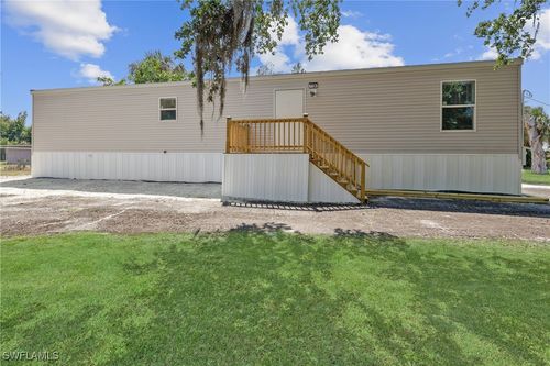 7728 Breeze Dr, NORTH FORT MYERS, FL, 33917-2419 | Card Image