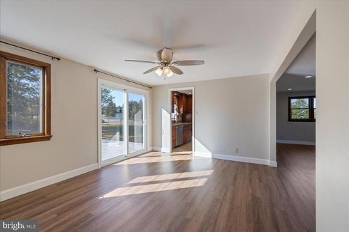 563 Deep Run Rd, PERKASIE, PA, 18944-4260 | Card Image