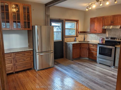 806 Stone St, Oshawa, ON, L1J1A8 | Card Image