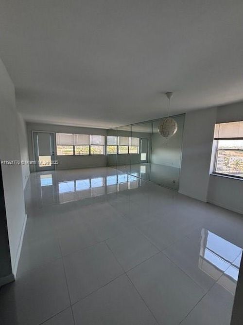 apt-712-401 Golden Isles Dr, Hallandale Beach, FL, 33009-7519 | Card Image