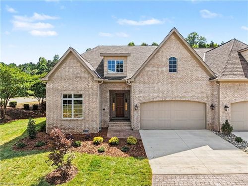 16 Creswell Manor Dr, Greensboro, NC, 27407-7947 | Card Image