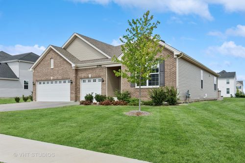 2096 Country Hills Dr, Yorkville, IL, 60560 | Card Image