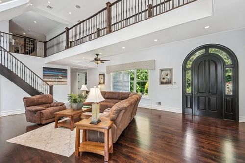 3 The Brae, Woodbury, NY, 11797-2813 | Card Image